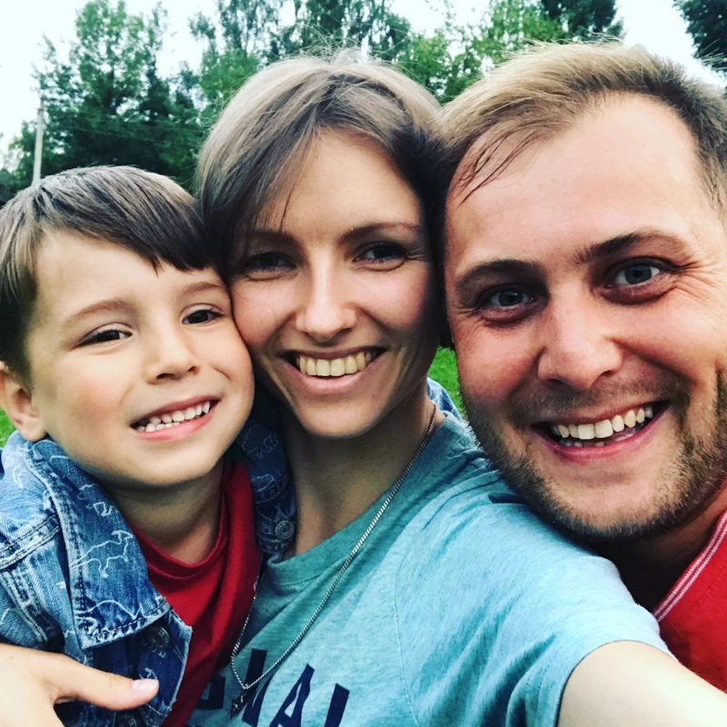 Степан Куликов с женой Натальей Шклярук и сыном Степан Куликов с женой Натальей Шклярук и сыном