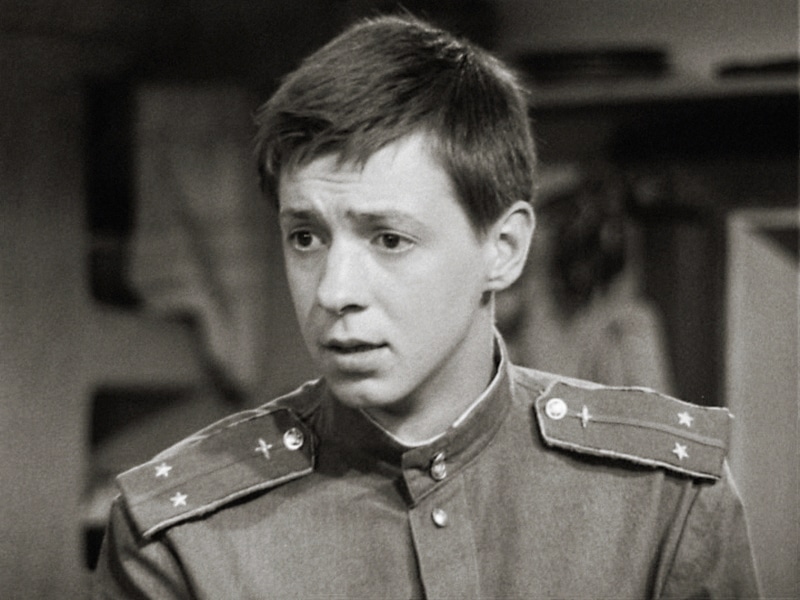 Сергей Иванов в роли Кузнечика в фильме «В бой идут одни “старики”» / Фото: Кинориум