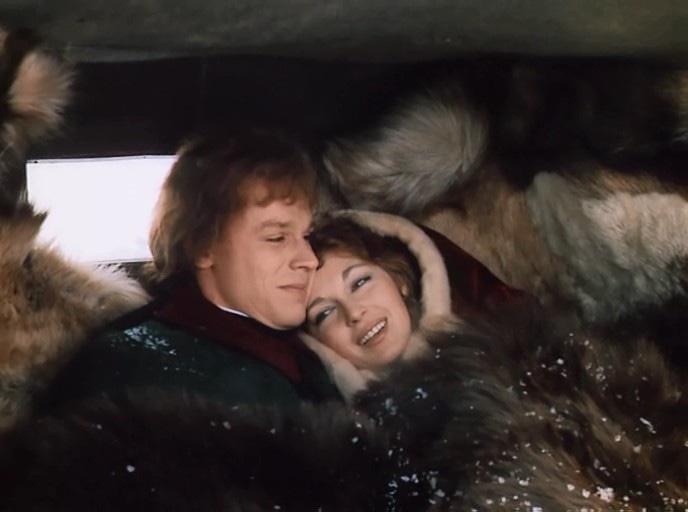 Александр Белов (Сергей Жигунов) и Анастасия Ягужинская (Татьяна Лютаева) в фильме «Виват, гардемарины!» / Фото: Кинориум