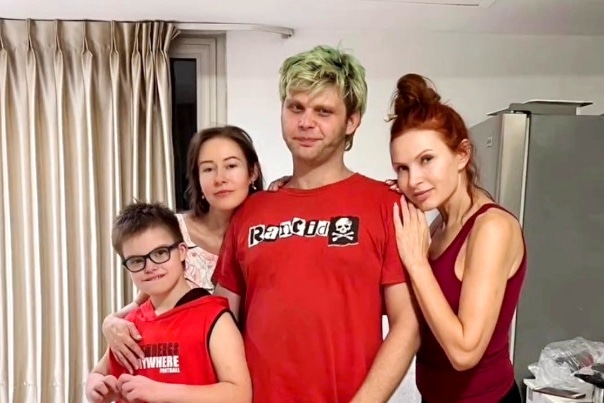 Эвелина Бледанс в Израиле с сыновьями и сестрой