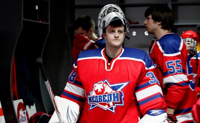 Игорь Огурцов в образе Семена Бакина в сериале «Молодежка» / Фото: Wink Игорь Огурцов в образе Семена Бакина в сериале «Молодежка» / Фото: Wink