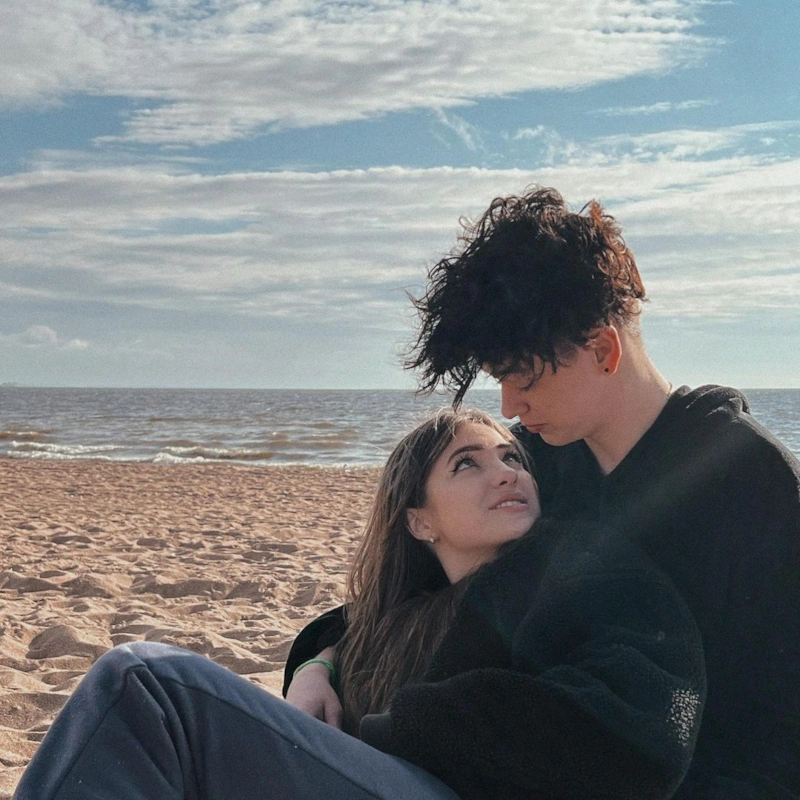 Владислав Дикиджи с девушкой Илоной Краевой