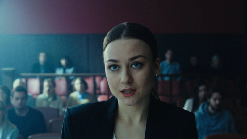 Ингрид Олеринская в образе Яны Синицыной в сериале «Мафия – дело семейное» / Фото: Кинориум Ингрид Олеринская в образе Яны Синицыной в сериале «Мафия – дело семейное» / Фото: Кинориум