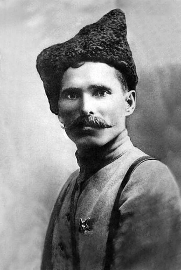 Василий Чапаев (1887-1919). Портрет Чапаева Василия Ивановича. Чапаев Василий Иванович в молодости. Василий Иванович Чапаев Гражданская война.