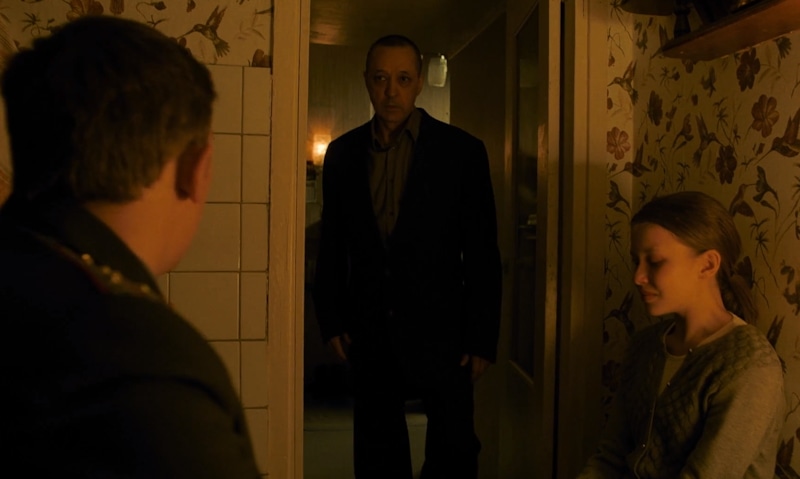 Ренат (Ильдус Абрахманов) и Айгуль (Анна Пересильд) / Фото: Кадр из сериала «Слово пацана. Кровь на асфальте»