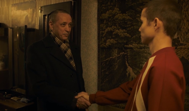 Ренат (Ильдус Абрахманов) и Марат (Рузиль Минекаев) / Фото: Кадр из сериала «Слово пацана. Кровь на асфальте»