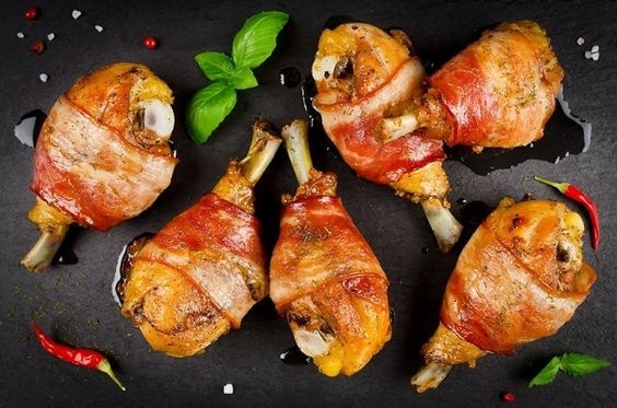 Куриные голени в беконе Куриные голени в беконе