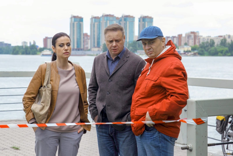 Курочкин (Александр Новиков), Кораблев (Игорь Николаев) и Швецова (Анна Ковальчук) / Фото: Кино-Театр.РУ