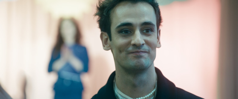 Риналь Мухаметов в образе Эскобара в сериале «Оффлайн» / Фото: Кинориум