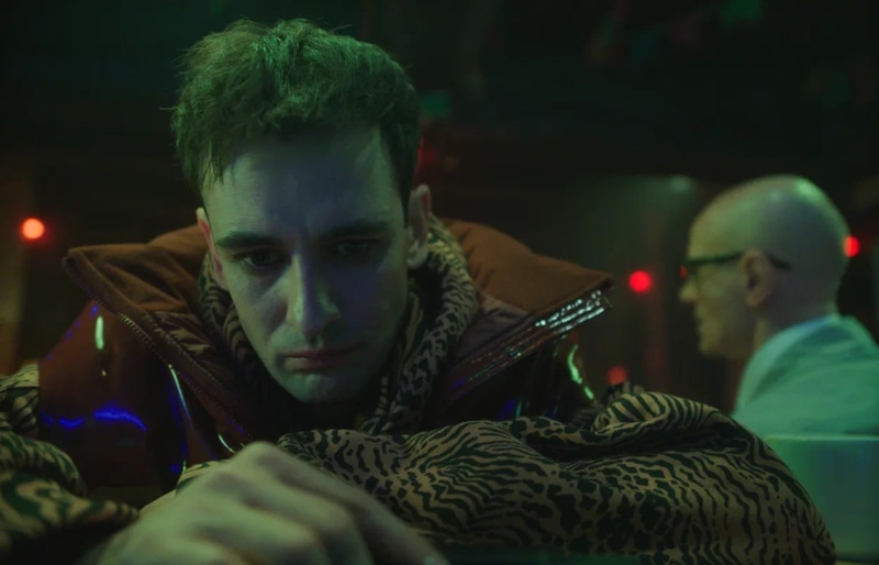 Риналь Мухаметов в образе Эскобара в сериале «Оффлайн» / Фото: Кино-Театр.РУ