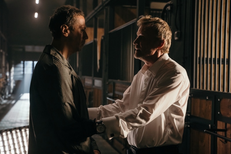 Борис (Андрей Мерзликин) и Анатолий Владимирович (Алексей Серебряков) в сериале «И снова здравствуйте!» / Фото: Кинориум