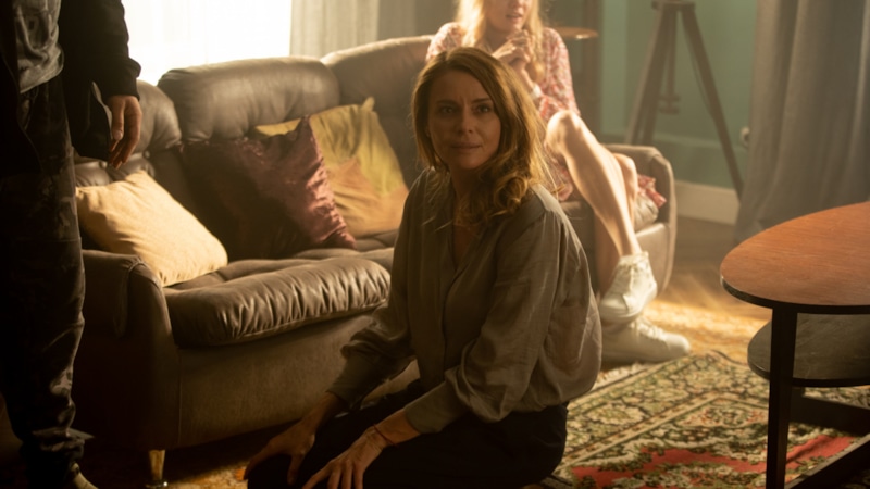 Любовь Толкалина в образе Ольги в сериале «И снова здравствуйте!» / Фото: Кинориум