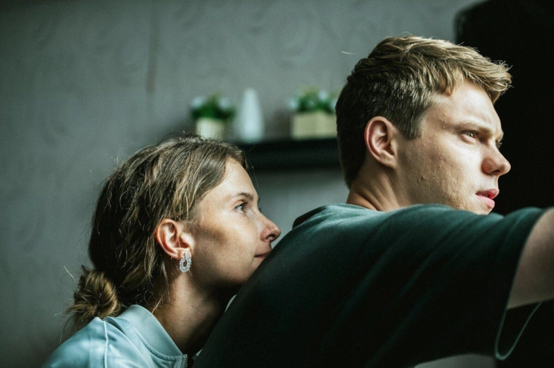 Даша (Светлана Иванова) и Фил (Влад Коноплев) в сериале «Отмороженные» / Фото: Кино-Театр.РУ Даша (Светлана Иванова) и Фил (Влад Коноплев) в сериале «Отмороженные» / Фото: Кино-Театр.РУ