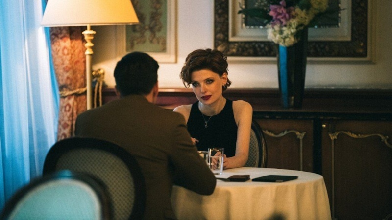 Эмилия Спивак в образе Олеси в сериале «Отмороженные» / Фото: Кино-Театр.РУ