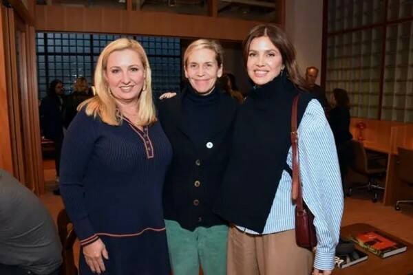 Дарья Жукова с подругами