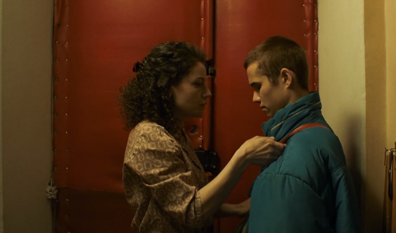 Диляра (Светлана Смирнова-Кацагаджиева) и Марат (Рузиль Минекаев) / Фото: Кадр из сериала «Слово пацана. Кровь на асфальте»