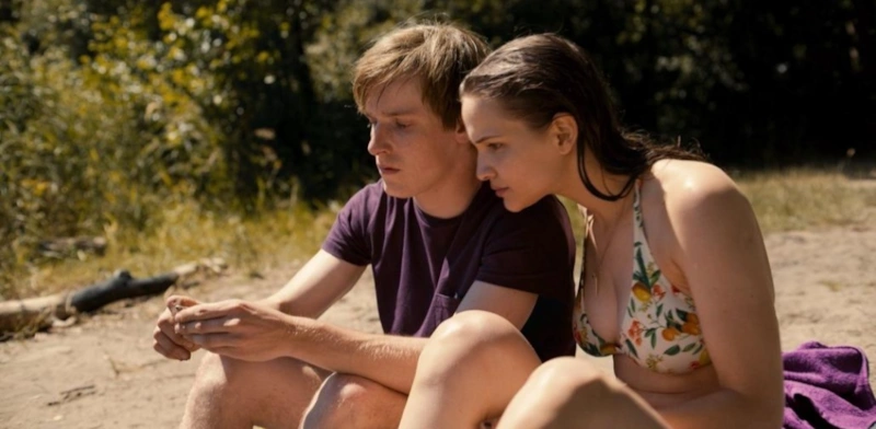 Лиза Викари и Луис Хофманн в сериале «Тьма» Лиза Викари и Луис Хофманн в сериале «Тьма»