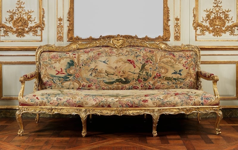 Диван в стиле Людовика XV в Метроплитен-музее (https://en.wikipedia.org/wiki/Louis_XV_style#/media/File:Settee_(part_of_a_set)_MET_DP221524.jpg) Диван в стиле Людовика XV в Метроплитен-музее (https://en.wikipedia.org/wiki/Louis_XV_style#/media/File:Settee_(part_of_a_set)_MET_DP221524.jpg)