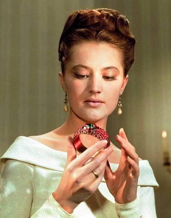 Ариадна Шенгелая в фильме «Гранатовый браслет» Ариадна Шенгелая в фильме «Гранатовый браслет»