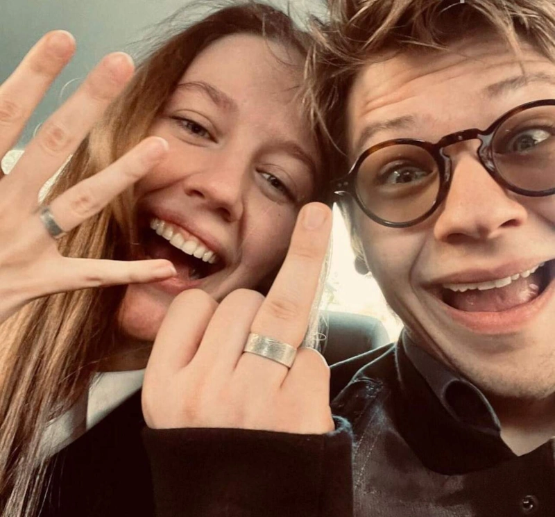 Антон Шаврин и его жена Мария Боровичева Антон Шаврин и его жена Мария Боровичева