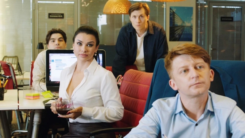 Кадр из сериала «Директор по счастью» Кадр из сериала «Директор по счастью»