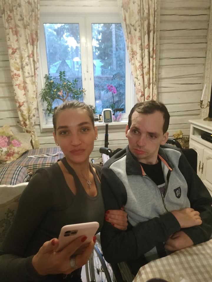 Новая любовь? Жена парализованного Алексея Янина показала загадочное фото