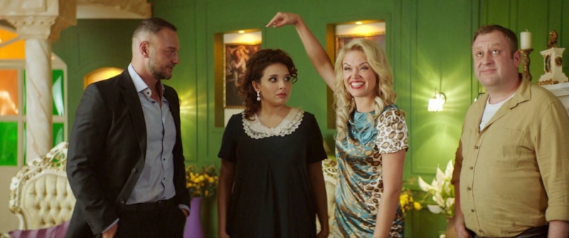 Олег (Кирилл Мелехов), Арина (Ольга Дибцева), Светлана (Анна Котова) и Куренок (Павел Мисаилов) / Фото: Кинопоиск