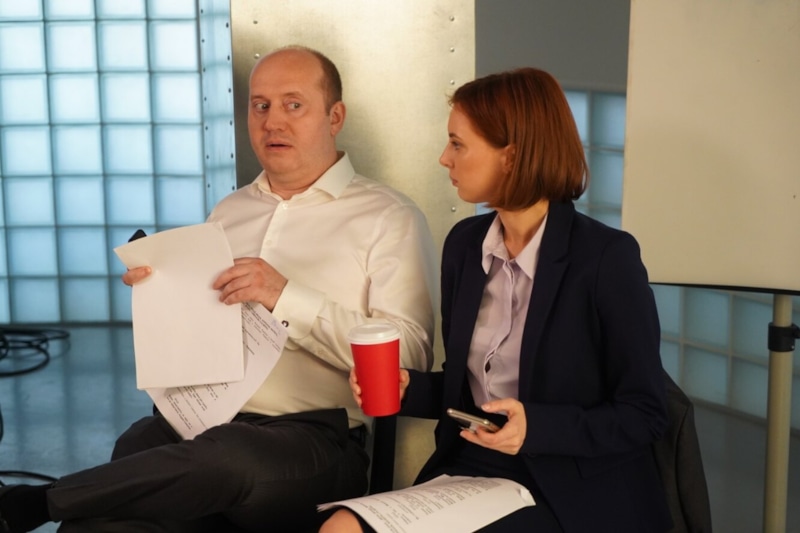 Мария (Маруся Климова) и Владислав (Сергей Бурунов) в сериале «Мылодрама» / Фото: amarisclinic.ru