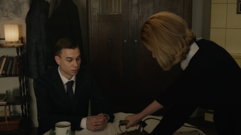 Денис (Михаил Гаврилов) и Крутецкая (Ольга Белинская) / Фото: Кадр из сериала «Большой дом» Денис (Михаил Гаврилов) и Крутецкая (Ольга Белинская) / Фото: Кадр из сериала «Большой дом»