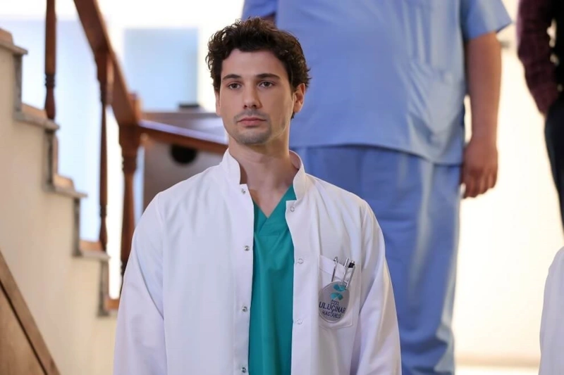 Дениз Джан Акташ в сериале «Хороший плохой доктор»