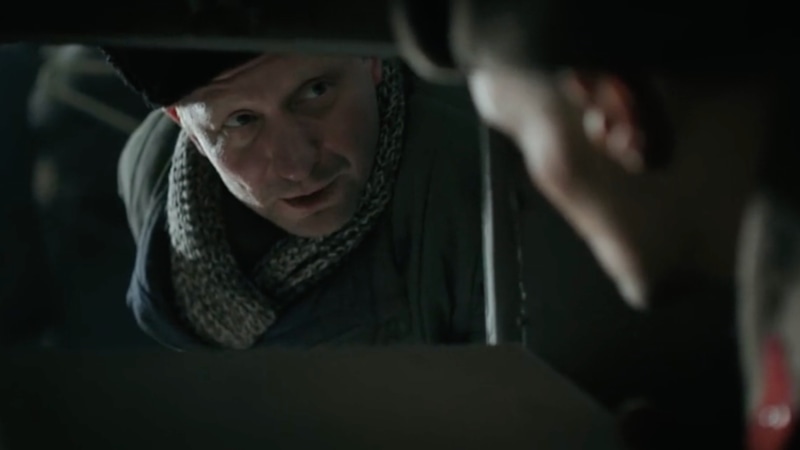 Дмитрий Куличков в образе Кошарного / Фото: Кадр из сериала «Банда "ЗИГ ЗАГ"»