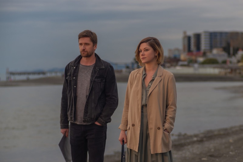 Сергей (Дмитрий Пчела) и Светлана (Мария Пирогова) в сериале «Хамелеон» / Фото: Кино-Театр.РУ