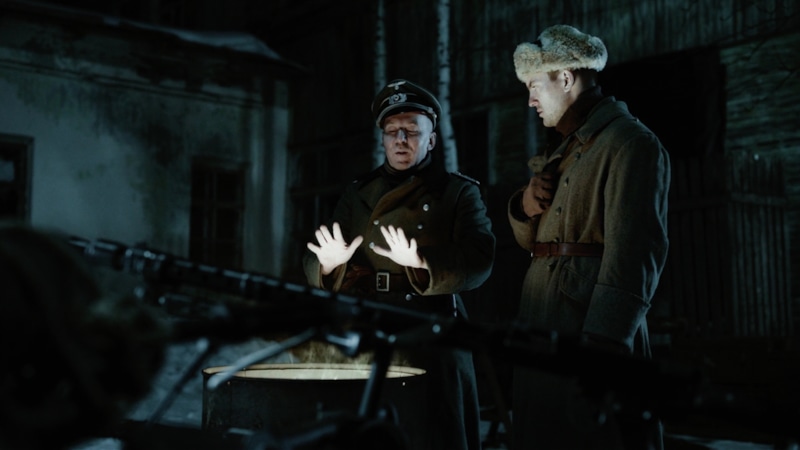 Мирыч (Кирилл Полухин) и молодой Строганов (Никита Волков) / Фото: Кадр из сериала «Большой дом»