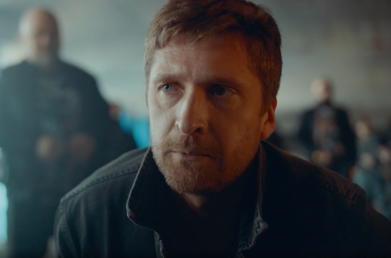 Дмитрий Пчела в образе Сергея / Фото: Кадр из сериала «Хамелеон»