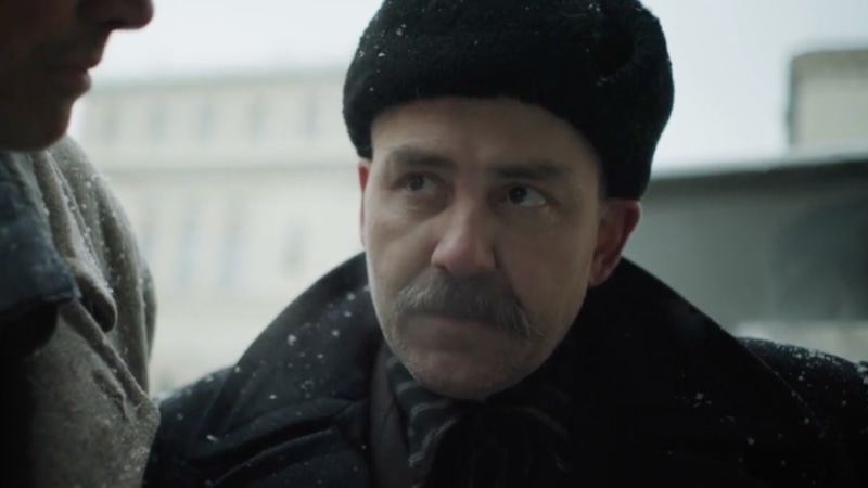 Константин Гацалов в образе Баскина / Фото: Кадр из сериала «Банда "ЗИГ ЗАГ"»