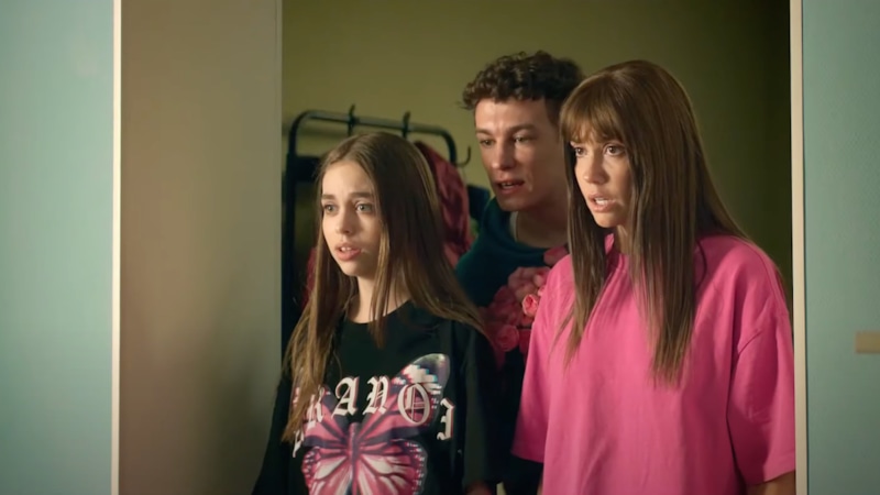 Александр (Никита Кологривый), Ирина (Агата Муцениеце) и Лиза (Екатерина Борисова) / Фото: Кадр из фильма «Я медведь» Александр (Никита Кологривый), Ирина (Агата Муцениеце) и Лиза (Екатерина Борисова) / Фото: Кадр из фильма «Я медведь»