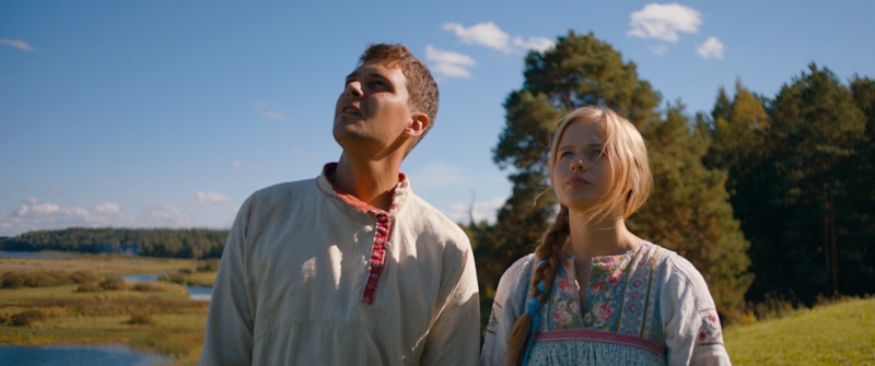 Гриша (Милош Бикович) и Лиза (Александра Бортич) в фильме «Холоп» / Фото: Кино Mail.ru Гриша (Милош Бикович) и Лиза (Александра Бортич) в фильме «Холоп» / Фото: Кино Mail.ru
