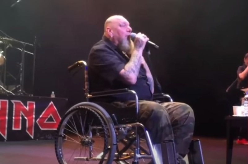 Пол Ди'Анно в инвалидном кресле