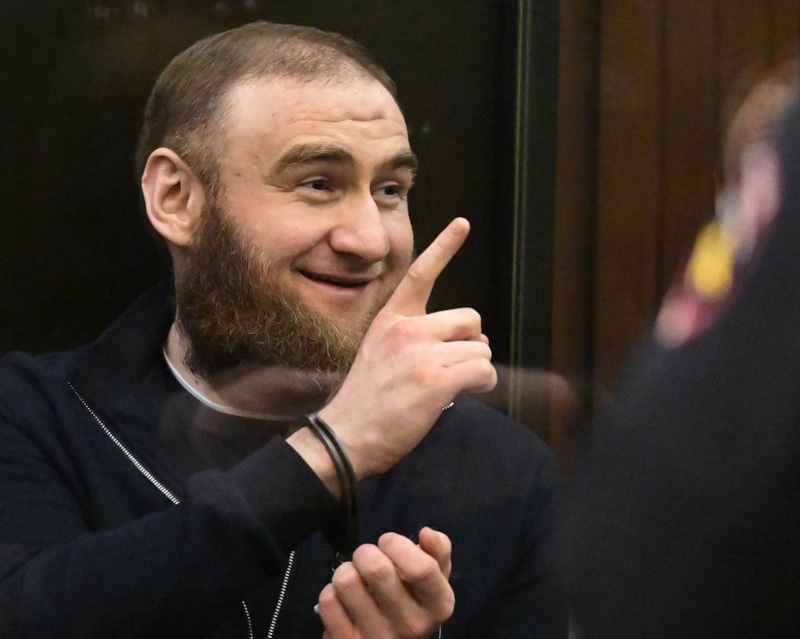 Осужденный экс-сенатор Рауф Арашуков пытался подкупить сотрудников колонии Осужденный экс-сенатор Рауф Арашуков пытался подкупить сотрудников колонии