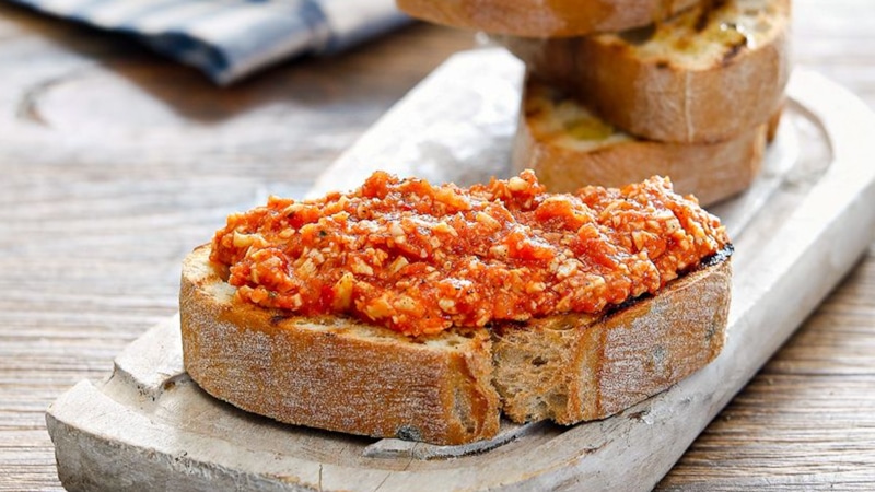 Канарский альмогроте: сырный паштет с помидорами