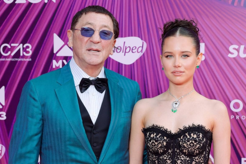 Григорий Лепс планирует с 18-летней невестой троих детей