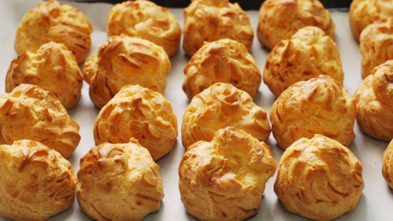 Профитроли с кремом: простой рецепт