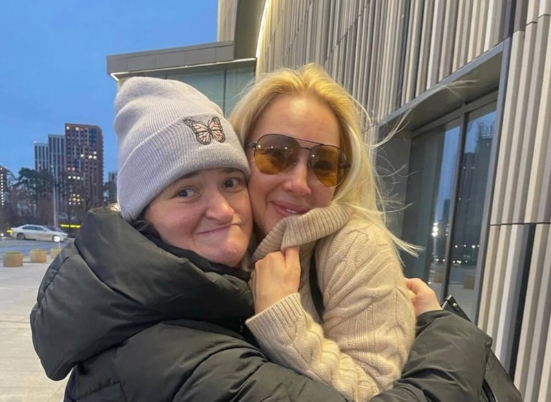 Лера Кудрявцева ответила на критику своего селфи с поклонницей без макияжа