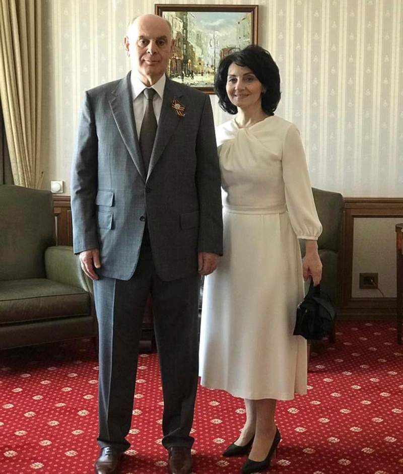 Аслан Бжания и первая леди Аслан Бжания и первая леди