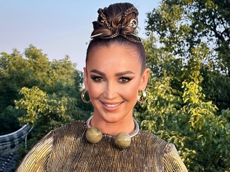 Ольга Бузова слилась в поцелуе с Олегом Майами