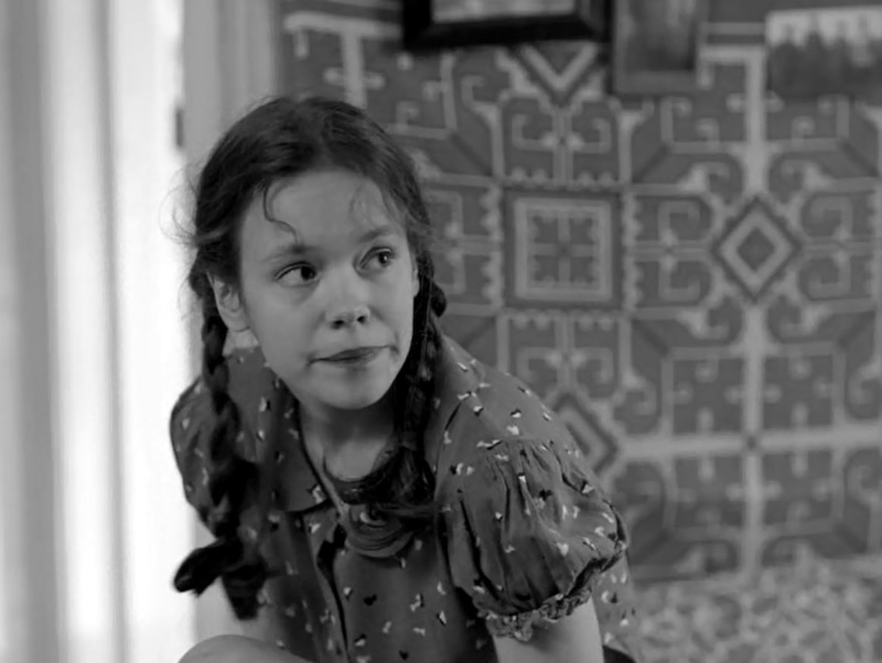 Юлия Бурова в фильме «Дорогие товарищи»