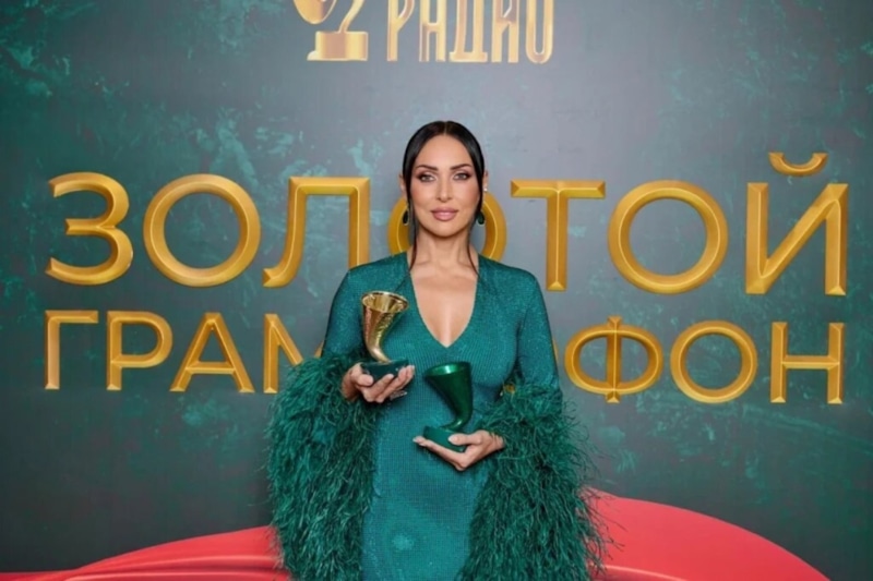 Скрывающая живот Алсу высказалась о беременности Скрывающая живот Алсу высказалась о беременности