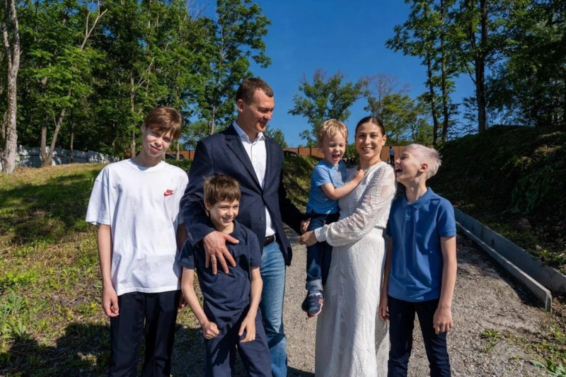 Галина Дегтярева с мужем и детьми Галина Дегтярева с мужем и детьми
