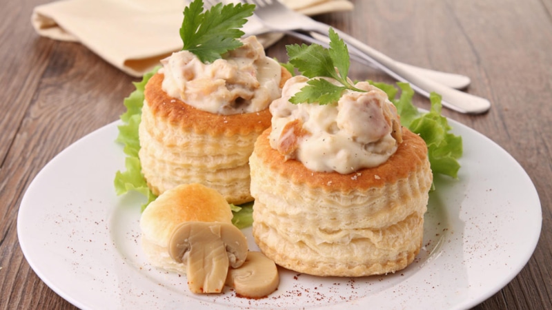 Волованы с грибами: слоеная закуска