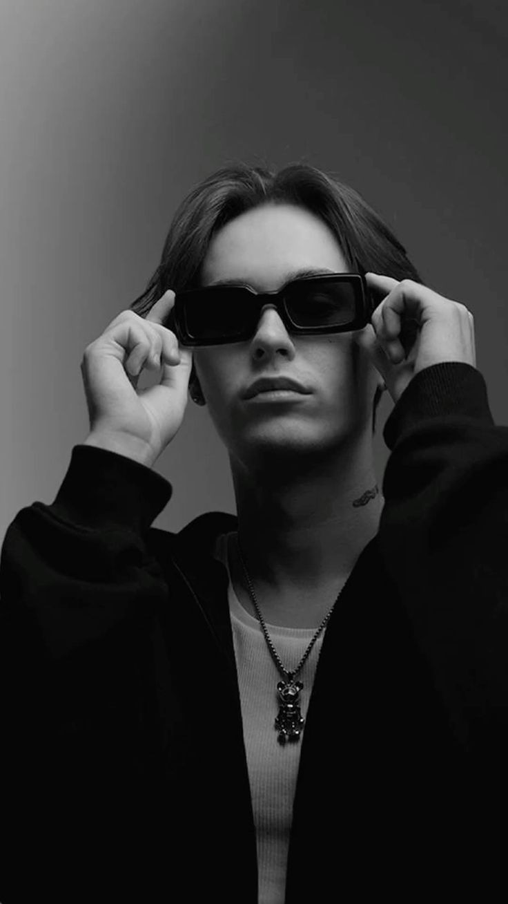 Pussykiller в очках